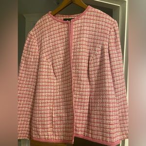 PLUS SIZE BLAZER CAPE with front clasp.